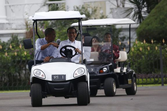 Mandatory Credit: Photo by AGOES RUDIANTO/POOL/EPA/REX/Shutterstock (8886092o) Barack Obama and Joko Widodo Former US president Barack Obama on holidays in Indonesia, Bogor - 30 Jun 2017 Indonesian President Joko Widodo (R) rides a golf car next to Former US president Barack Obama (L), during a visit at the presidential palace in Bogor, Indonesia, 30 June 2017. Obama is in Bogor as part of his ten-day family holiday in Indonesia. 